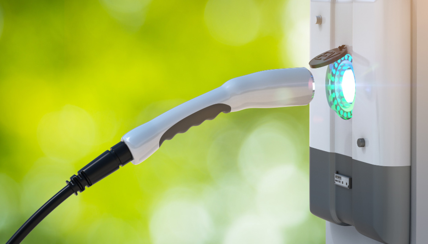 Et si votre électricien à Montpellier savait aussi installer vos bornes et panneaux solaires ?